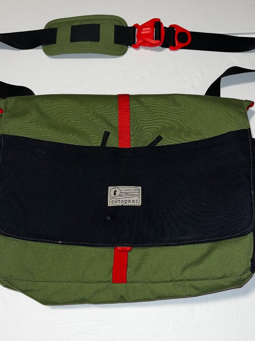 Cotopaxi Chuspa 15L Green Black Messenger Laptop Travel Bag